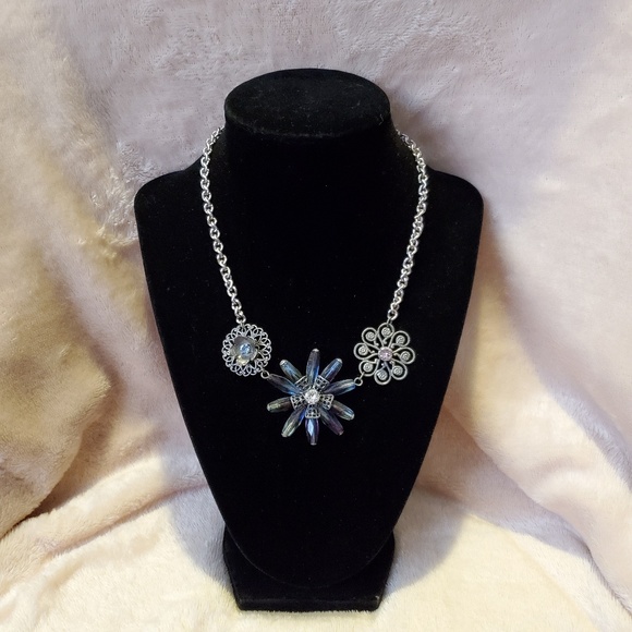 SABIKA Tie Dye Flower Necklace - Picture 2 of 3